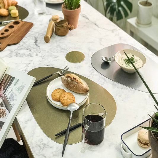 STAINLESS STEEL TRIANGLE PLACEMAT